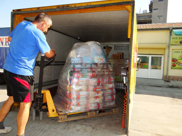 Сдружението на предприемачите в Пазарджик дари над седем тона продукти на Мизия Сдружението на предприемачите в Пазарджик дари над седем тона продукти на Мизия