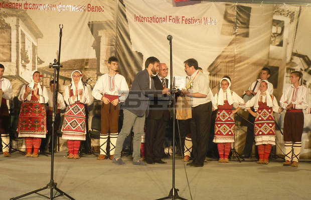 Пернишки ансамбъл получи почетни грамоти от три международни фестивала Пернишки ансамбъл получи почетни грамоти от три международни фестивала