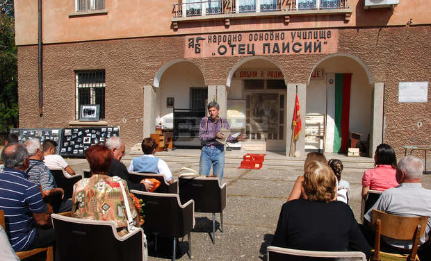 Родолюбци възкресиха спомена за закритото училище "Отец Паисий" в с. Бараково с празник по случай новата учебна година Родолюбци възкресиха спомена за закритото училище "Отец Паисий" в с. Бараково с празник по случай новата учебна година