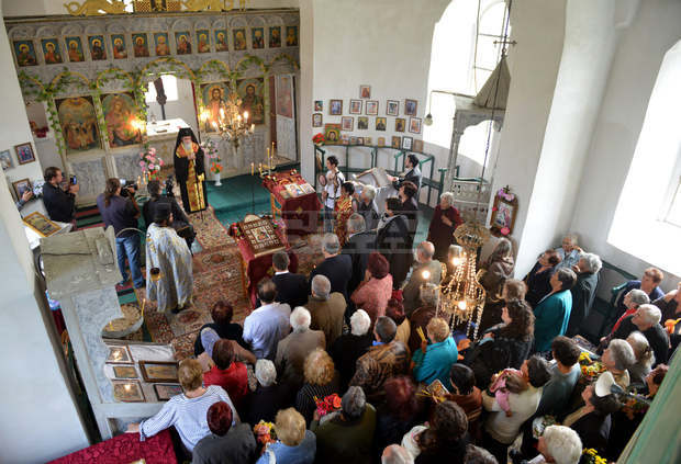 Сливенският митрополит Иоаникий посрещна икона на Богородица в село Блатец