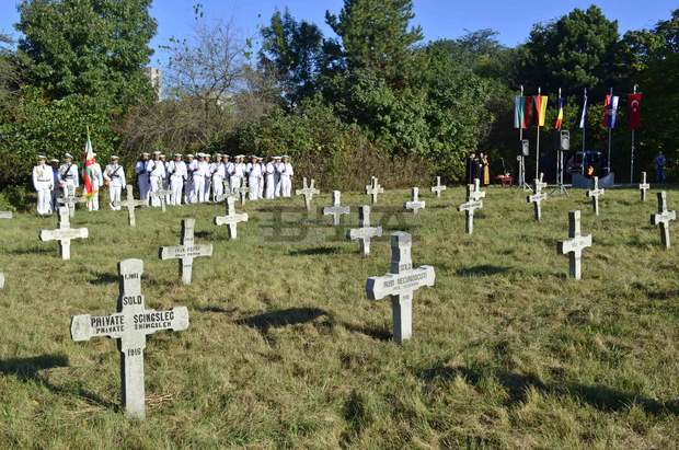 С тържествен ритуал във военното гробище-музей в Добрич бе почетена паметта на загиналите за свободата на Южна Добруджа