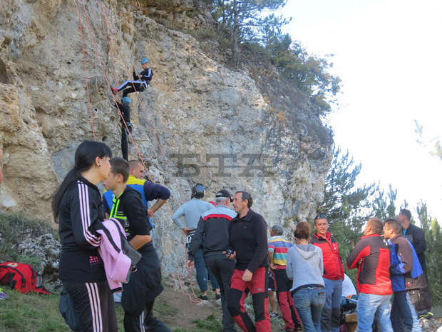 Демонстрации по скално катерене в м. "Пещерите" организира алпийски клуб "Николай Проев" в Банско