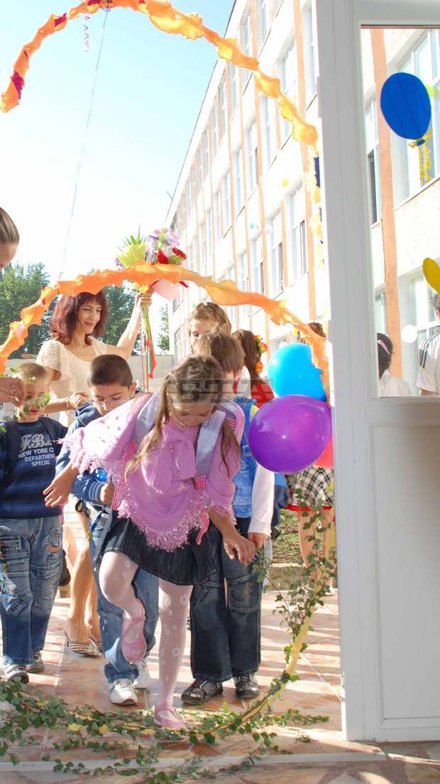 Община Плевен подготвя подаръци за всички 1216 първокласници Община Плевен подготвя подаръци за всички 1216 първокласници