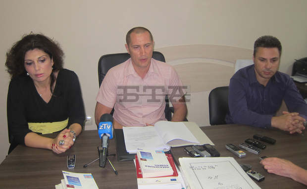 Полицай от Областната дирекция на МВР в Плевен и негов "съдружник" са арестувани и разследвани за изнудване на бизнесдама Полицай от Областната дирекция на МВР в Плевен и негов "съдружник" са арестувани и разследвани за изнудване на бизнесдама