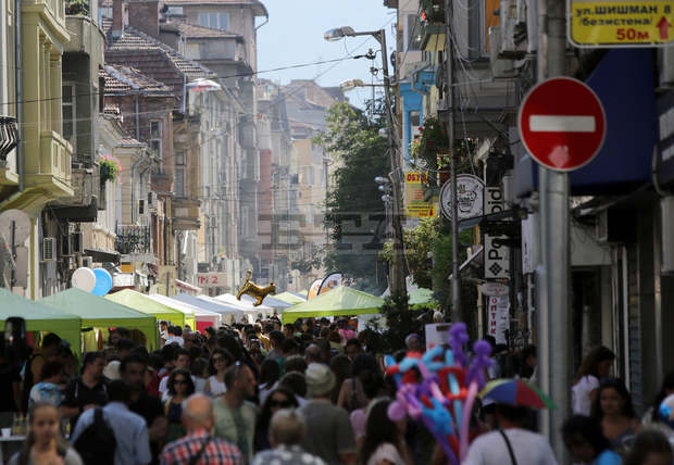 Стара пишеща машина, ръчно изработени кукли, репродукции на древноегипетски изображения предизвикаха интереса на посетителите на "София диша" Стара пишеща машина, ръчно изработени кукли, репродукции на древноегипетски изображения предизвикаха интереса на посетителите на "София диша"