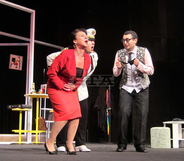 Първата за сезона премиера на Плевенския театър събра овациите на публиката с успеха на френска комедия за нравите и различната сексуалност