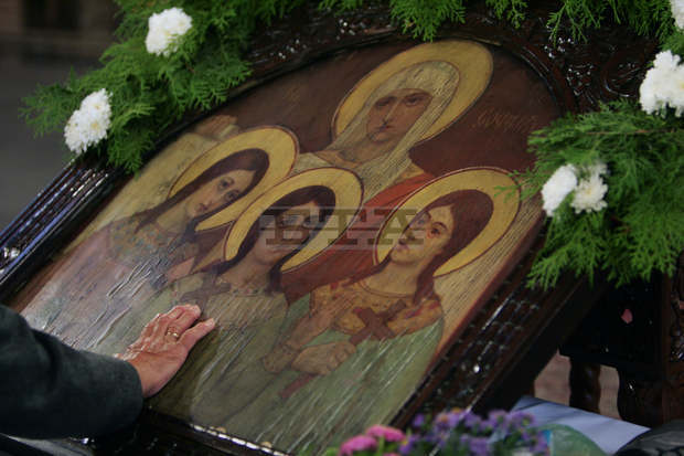 Православната църква почита паметта на Светите мъченици София, Вяра, Надежда и Любов Православната църква почита паметта на Светите мъченици София, Вяра, Надежда и Любов