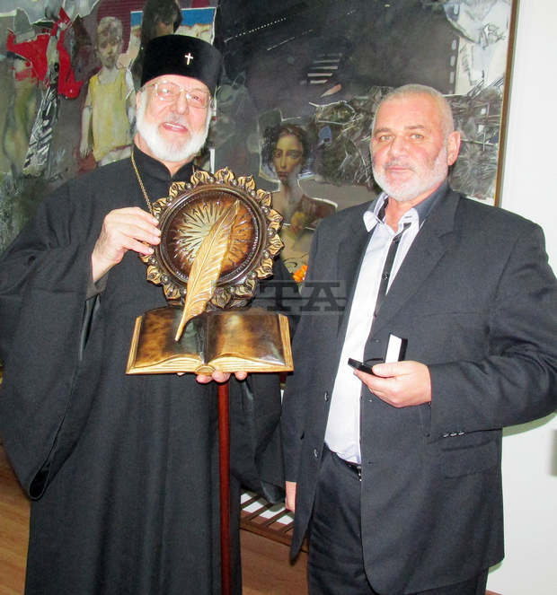 Доростолският митрополит Амвросий бе награден от кмета на Силистра по случай Деня на народните будители