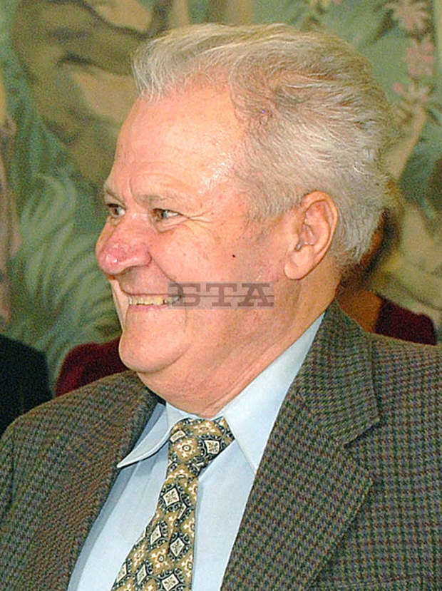 Краевед събра в книга очерци за 137  бележити добруджанци