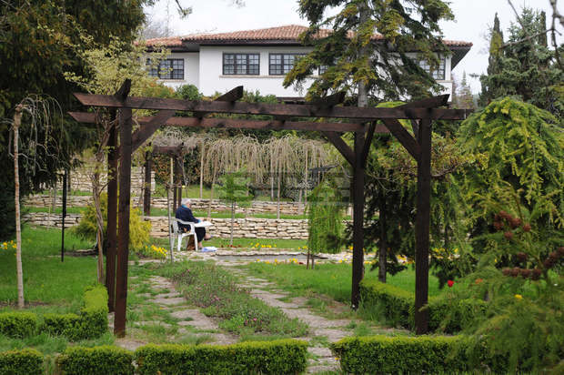 Румънски художници творят на пленер в "Двореца" в Балчик