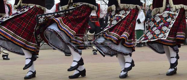 Над 1000 любители на българските народни танци от страната се събират в Плевен за фестивала "Мизия танцува"