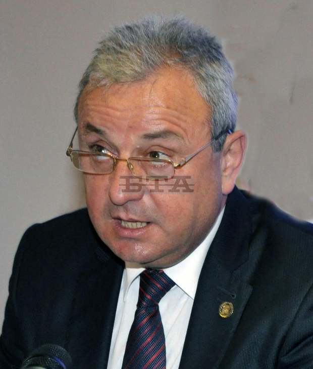 Кметът на Ловеч предлага три варианта за бъдещето на сградата на бившата стоматология Кметът на Ловеч предлага три варианта за бъдещето на сградата на бившата стоматология