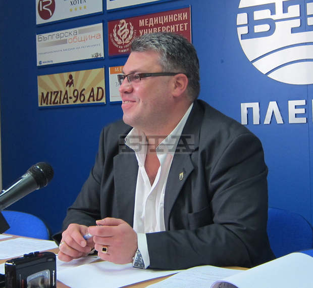 Председателят на Общинския съвет в Плевен смята, че е най-добре такса смет да се събира на човек 