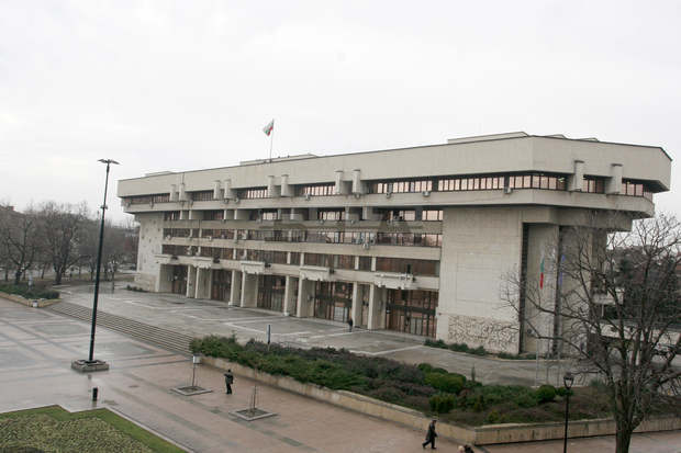 Вандали са нанесли щети за 46 000 лева в Русе Вандали са нанесли щети за 46 000 лева в Русе