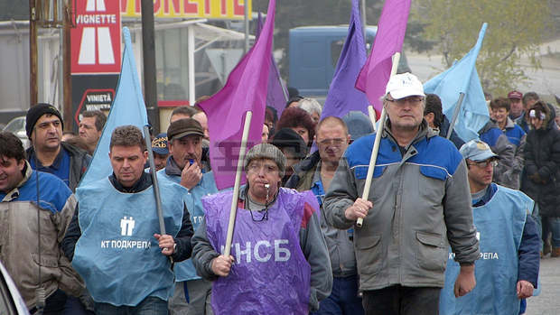 Втори ден работници от "Топлофикация-Русе" протестираха; насрочена е среща за решаване на проблемите