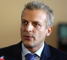 Health Minister Determined to Push Through Controversial Reform Measure