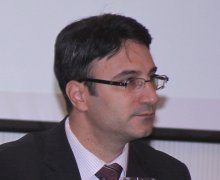 Reformist Bloc Leadership to Propose to Bloc's Executive Council Former Economy Minister Traicho Traikov as Presidential Runner