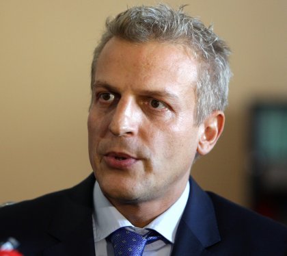 Health Minister Determined to Push Through Controversial Reform Measure Health Minister Determined to Push Through Controversial Reform Measure