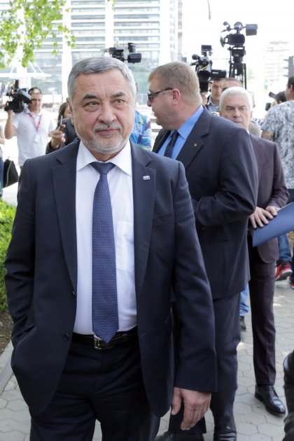 Volya and BSP Demand Deputy PM Simeonov's Resignation amid Nazi Salute Scandal