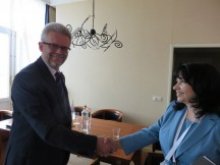 Energy Minister Petkova Confers with Energy Charter Secretary General Rusnak 