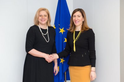 Tourism Minister Angelkova Meets with EU Regional Policy Commissioner 