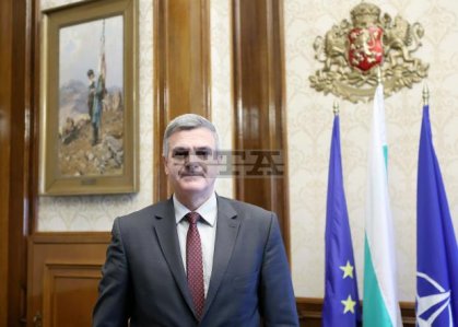 Defence Minister: Bulgaria Is Active Member of NATO and Should Not Be Governed by Decisions of Others Defence Minister: Bulgaria Is Active Member of NATO and Should Not Be Governed by Decisions of Others