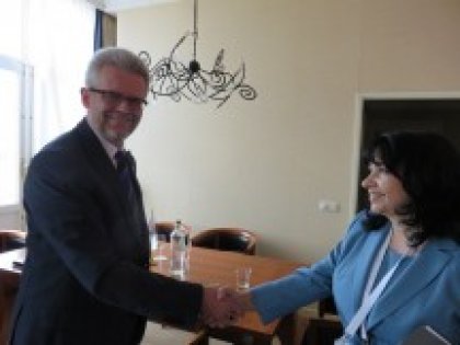 Energy Minister Petkova Confers with Energy Charter Secretary General Rusnak 