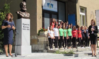 Vice President Iotova Attends Opening of Monument to Bulgarian Revolutionary Hristo Botev in Serbian Town of Dimitrovgrad