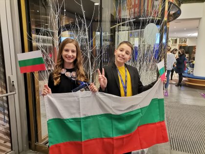 Българските представители на детската "Евровизия" вече са в Париж Българските представители на детската "Евровизия" вече са в Париж