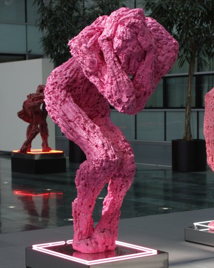 Изложбата "В&В епикризи" показва две представи за изкуството и обществото