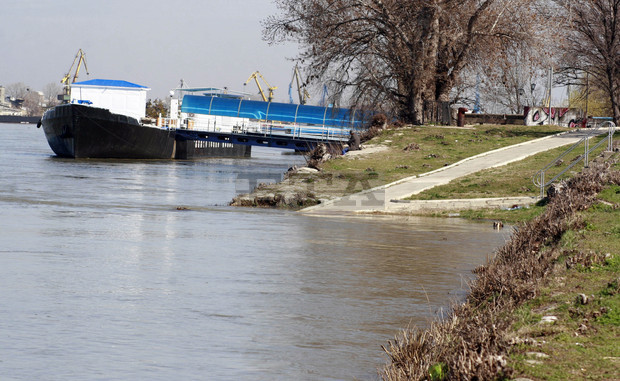 Четири прага затрудняват корабоплаването в българския участък на река Дунав