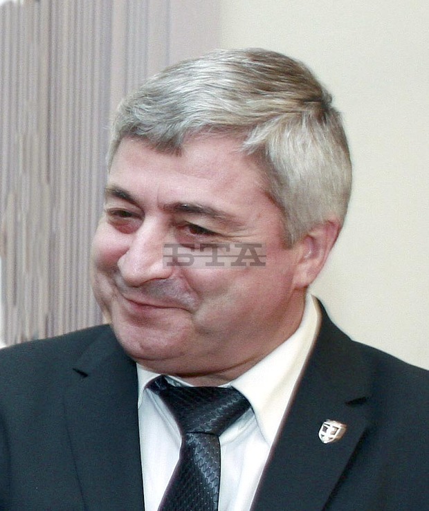 Нови модели автомобили и съвременни земеделски машини са част от "Изложението на техника и технологии" в Русенския университет Нови модели автомобили и съвременни земеделски машини са част от "Изложението на техника и технологии" в Русенския университет