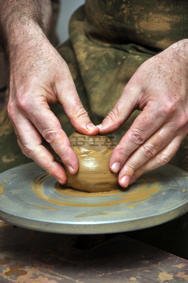 На Цветница в Ловеч в 17 шатри 22-ама  занаятчии ще демонстрират изработването  на майсторски изделия 