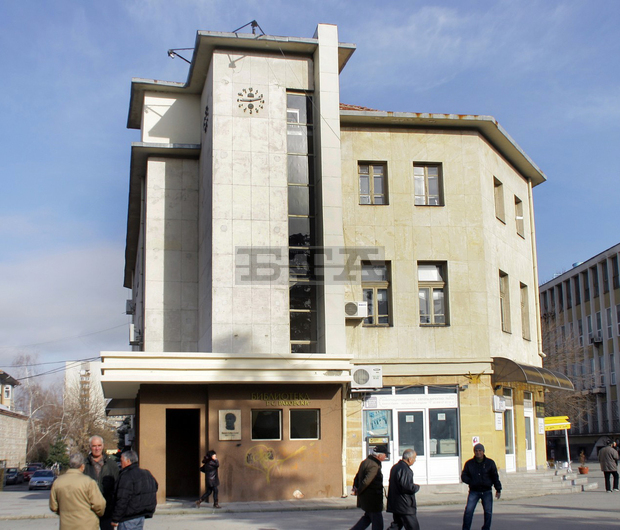 В Регионалната библиотека в Ямбол бе открита изложба под наслов "Жената през погледа на художници и писатели" В Регионалната библиотека в Ямбол бе открита изложба под наслов "Жената през погледа на художници и писатели"
