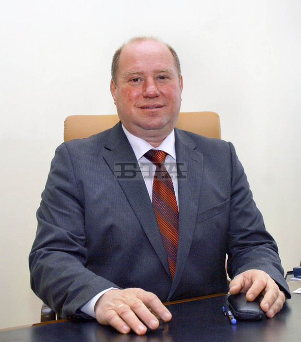 Кметът на община Стралджа подписа първия договор за саниране по Националната програма за енергийна ефективност Кметът на община Стралджа подписа първия договор за саниране по Националната програма за енергийна ефективност