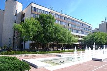 Областният управител на Благоевград Бисер Михайлов е на място край застрашената дига в покрайнините на Струмяни