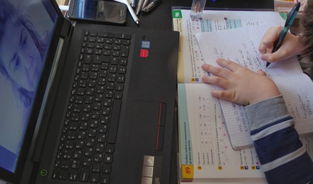 Ученици от пети до дванадесети клас от училищата в Гоце Делчев и Сандански ще учат дистанционно в следващите две седмици