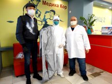 Пламен Нунев дари защитни облекла на УМБАЛ „Медика Русе“