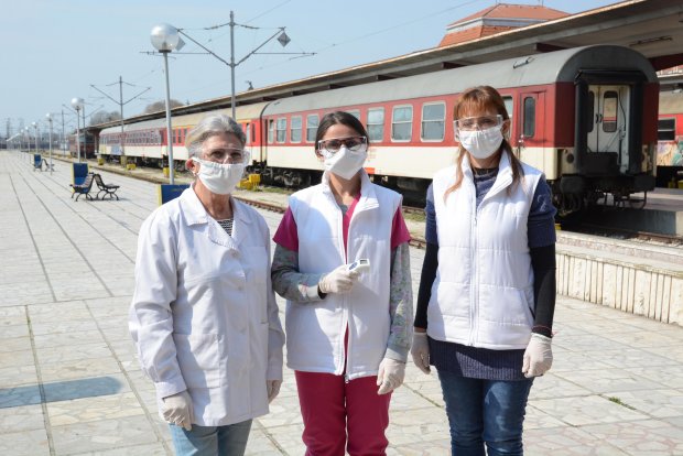 „Всеки за всички“: Кой посреща пътниците на гарите във Варна