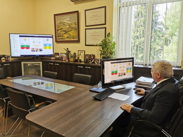 РУСЕНСКИЯТ УНИВЕРСИТЕТ ДОМАКИНСТВА УЕБИНАР ОТНОСНО СМЕСЕНОТО ОБУЧЕНИЕ С УЧАСТИЕТО НА УНИВЕРСИТЕТИ ОТ УКРАЙНА, БЕЛАРУС И КИРГИЗСТАН РУСЕНСКИЯТ УНИВЕРСИТЕТ ДОМАКИНСТВА УЕБИНАР ОТНОСНО СМЕСЕНОТО ОБУЧЕНИЕ С УЧАСТИЕТО НА УНИВЕРСИТЕТИ ОТ УКРАЙНА, БЕЛАРУС И КИРГИЗСТАН