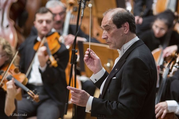 "Лебедово езеро" и "Гогол-сюита" на сцената на зала "България"