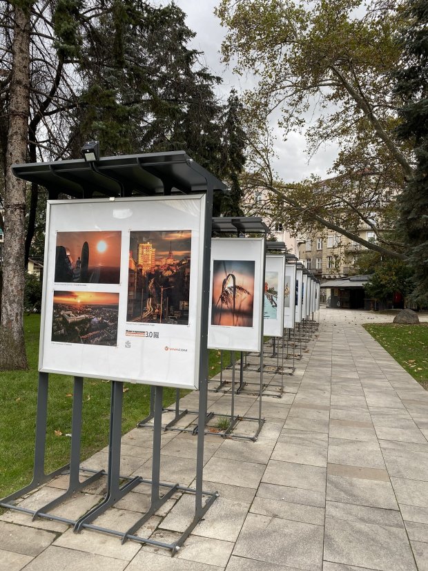 VIVACOM открива третата изложба #кодоранжево