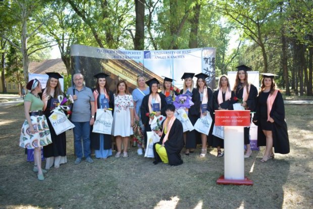 15 медицински сестри и акушерки от випуск 2020 вече работят в „МЕДИКА“