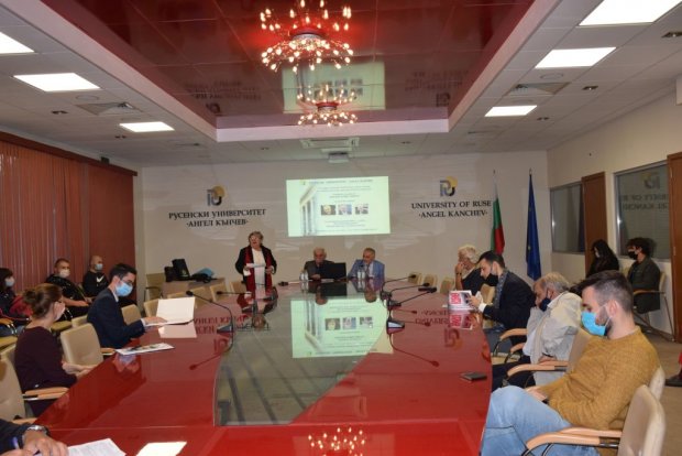 СБОРНИКЪТ НА ДИПЛОМАТИЧЕСКОТО ДРУЖЕСТВО „НАКЪДЕ ОТИВА СВЕТЪТ” БЕШЕ ПРЕДСТАВЕН В РУСЕНСКИЯ УНИВЕРСИТЕТ