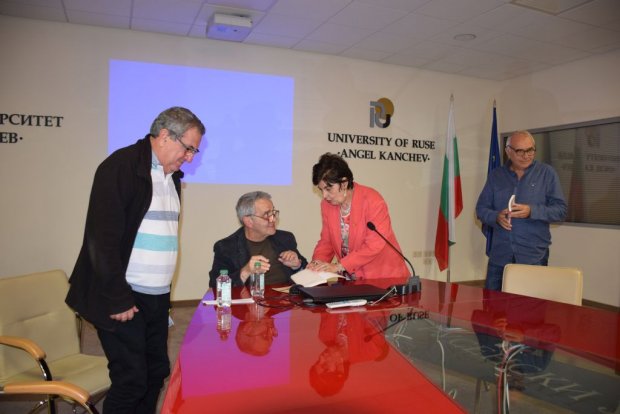 КАЛИН СТАНКОВ ТОДОРОВ ПРЕДСТАВИ КНИГАТА СИ "ЗАД ЗАВЕСАТА НА ДЕМОКРАЦИЯТА"