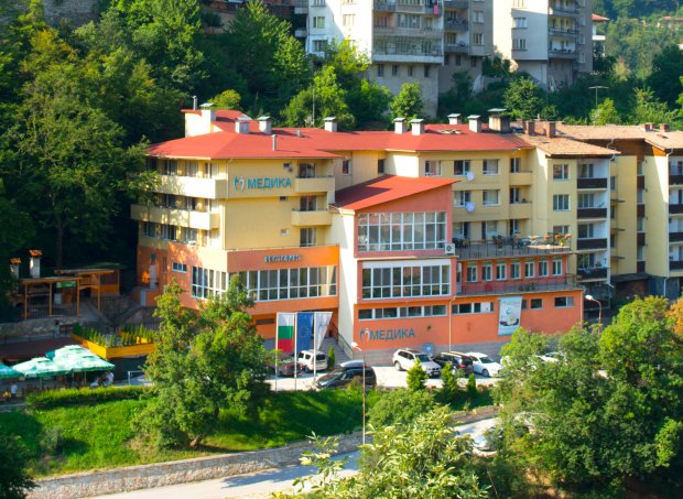 Балнеокомплекс „Медика Наречен“ съчетава модерната физиотерапия с лечебната вода и планинските пътеки в пакет „Пълен рестарт”