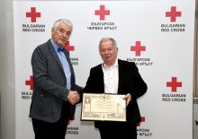 Българският Червен кръст награди проф. Цоло Вутов с почетен знак