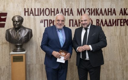 Тържественият концерт, посветен на 100-годишнината на НМА и 1 октомври – Международен ден на музиката и поезията, събра възторжена публика Тържественият концерт, посветен на 100-годишнината на НМА и 1 октомври – Международен ден на музиката и поезията, събра възторжена публика