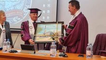 Ректорът на Русенския университет чл.-кор. проф. Христо Белоев бе удостоен с титлата "Доктор хонорис кауза" от Университета в Питещи, Румъния