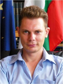 Навлязохме в ерата на хибридното обучение в университетите и те могат да се свържат в световна мрежа за обмен на знания, каза проф. Александър Луканов, преподаващ физикохимия, квантова химия и нанотехнологии в Япония